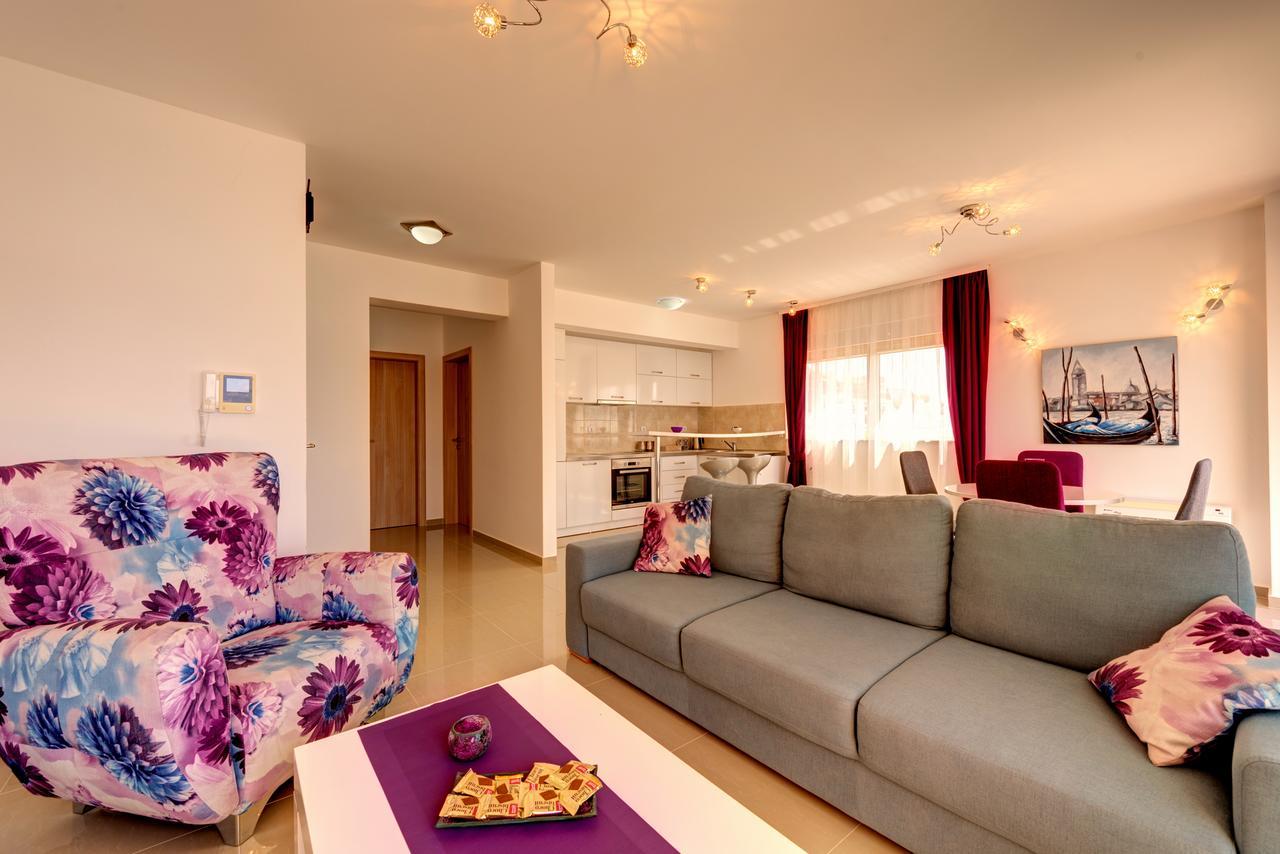 Apartments Villa Adriatic Тиват Экстерьер фото