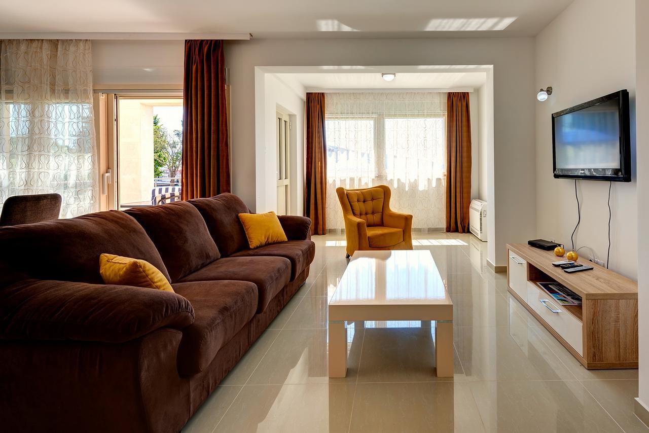 Apartments Villa Adriatic Тиват Экстерьер фото