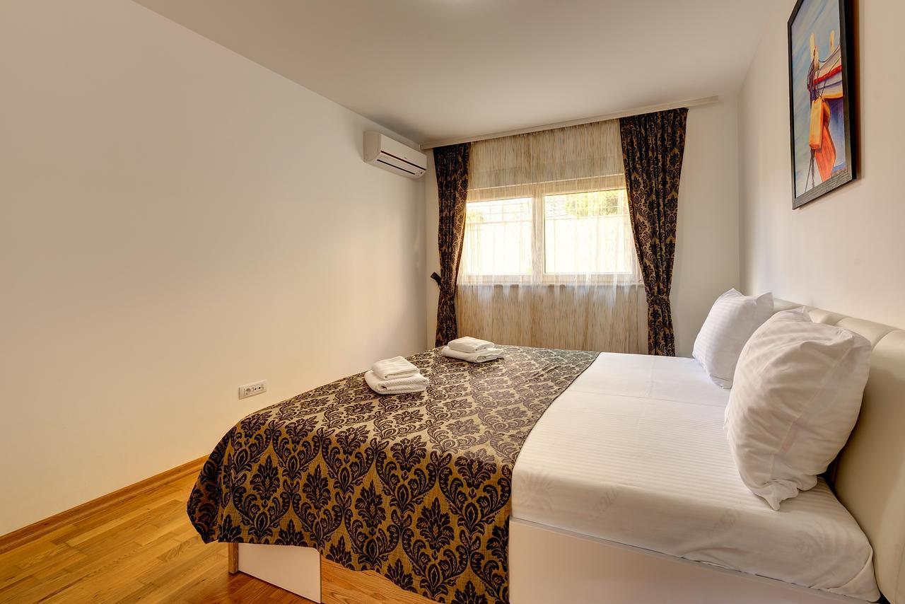 Apartments Villa Adriatic Тиват Экстерьер фото