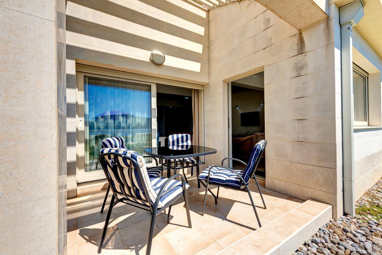 Apartments Villa Adriatic Тиват Экстерьер фото