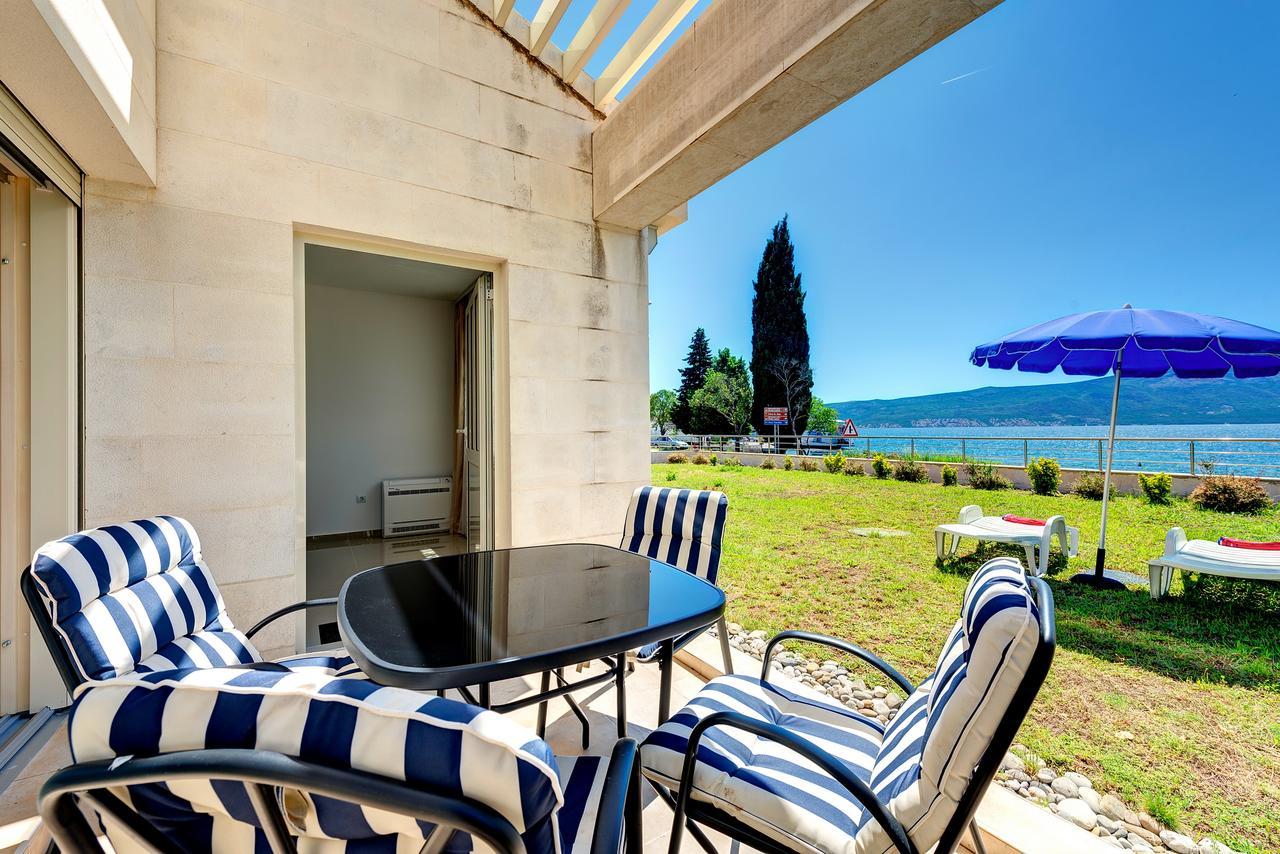 Apartments Villa Adriatic Тиват Экстерьер фото