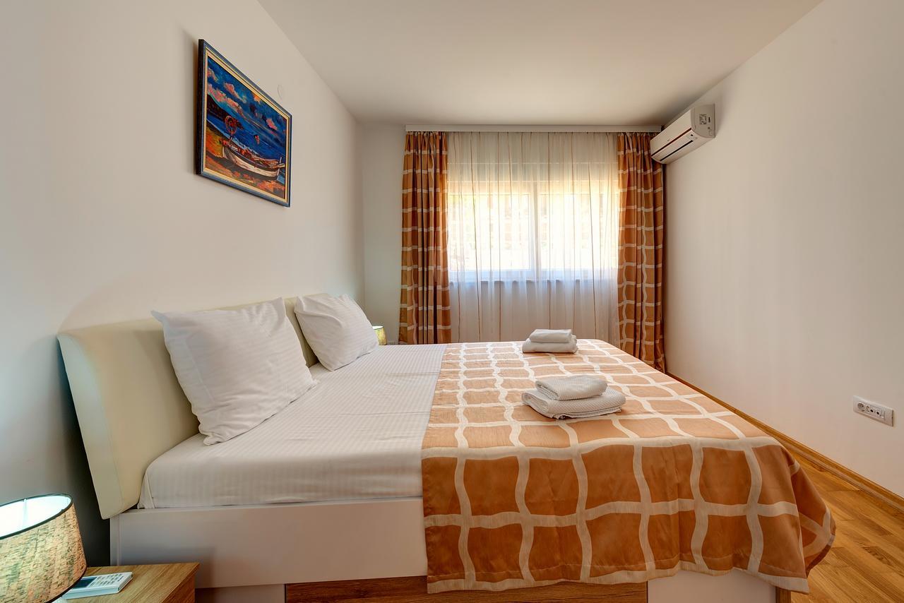Apartments Villa Adriatic Тиват Экстерьер фото