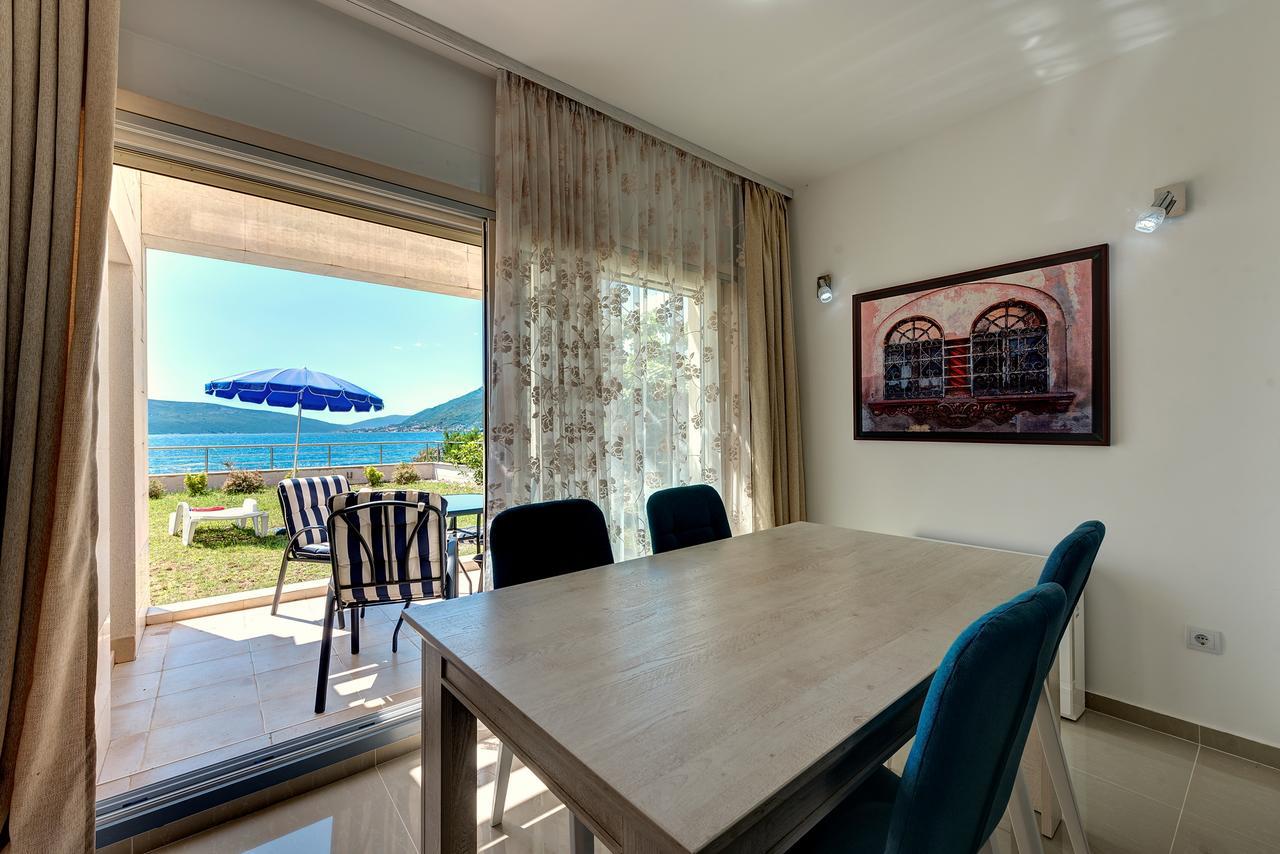 Apartments Villa Adriatic Тиват Экстерьер фото