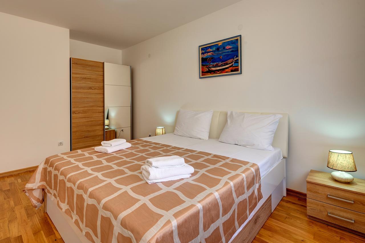 Apartments Villa Adriatic Тиват Экстерьер фото