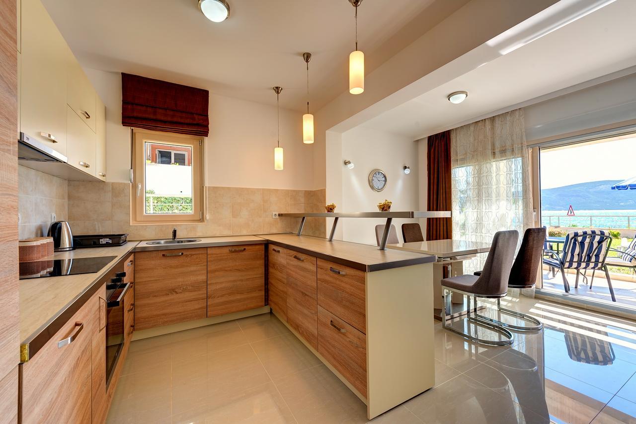 Apartments Villa Adriatic Тиват Экстерьер фото