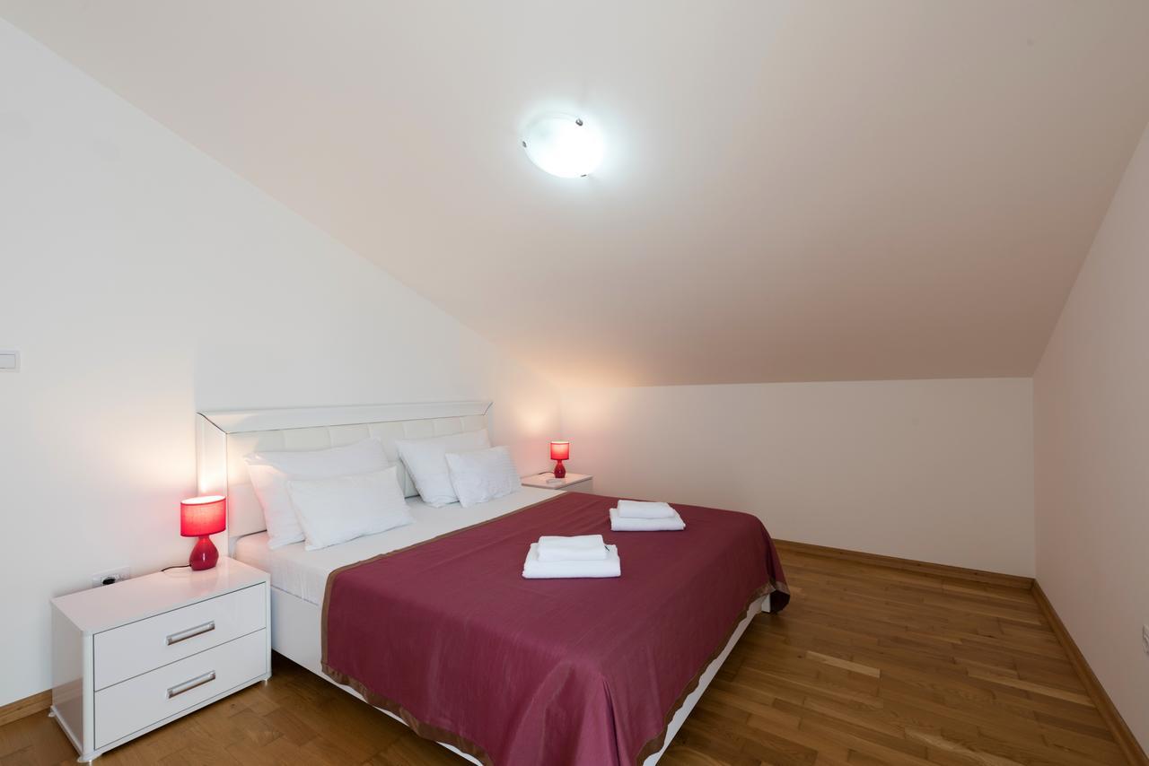 Apartments Villa Adriatic Тиват Экстерьер фото