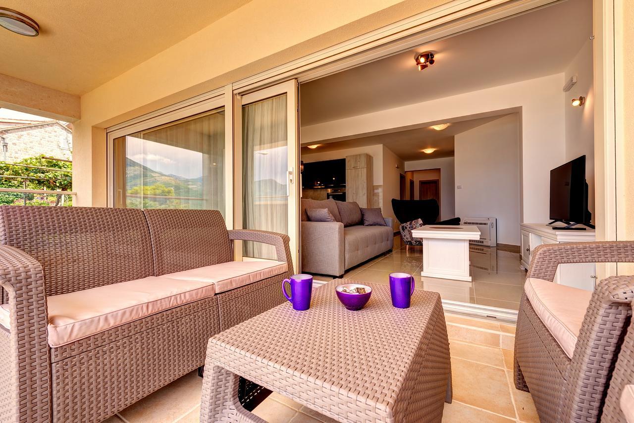 Apartments Villa Adriatic Тиват Экстерьер фото