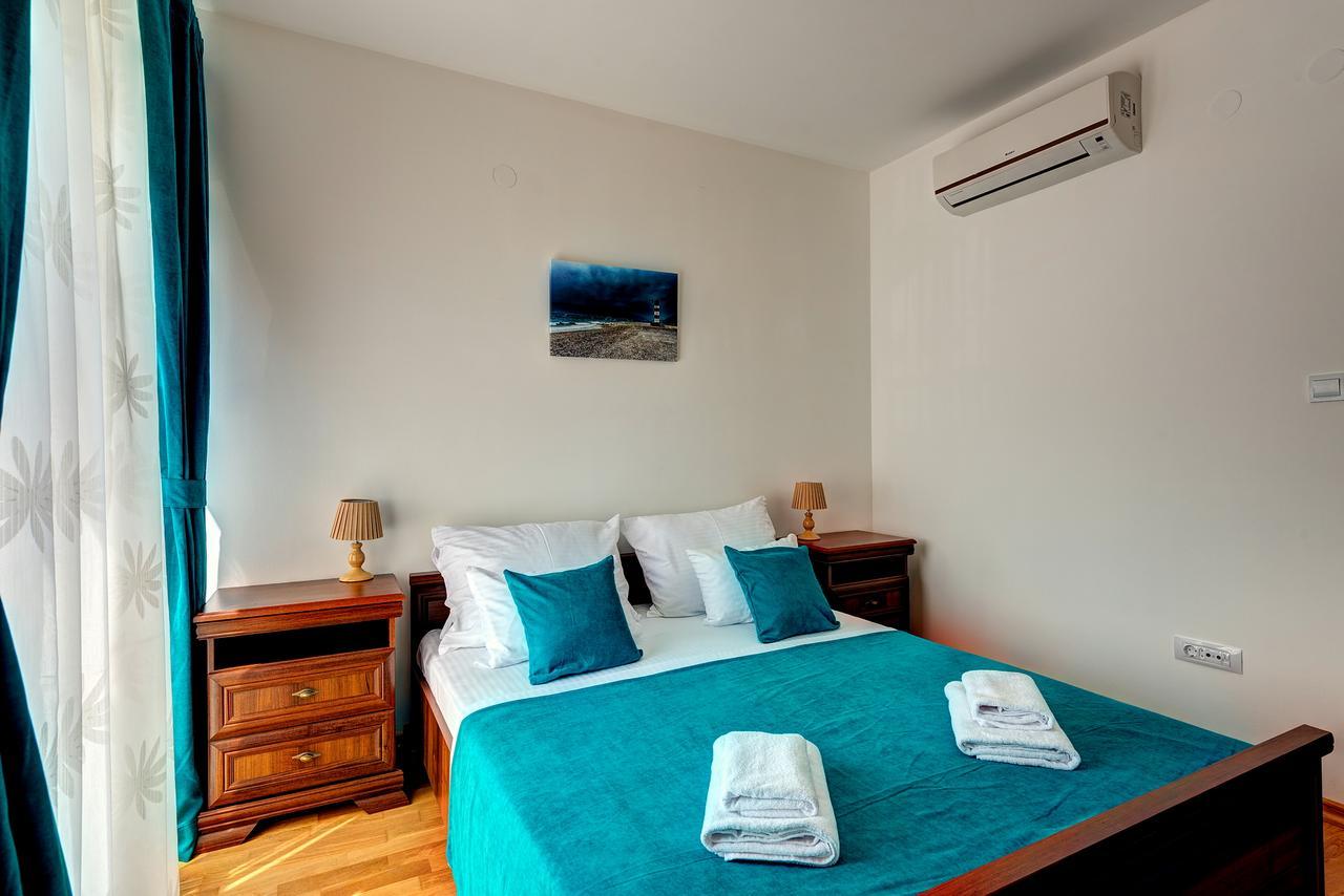Apartments Villa Adriatic Тиват Экстерьер фото