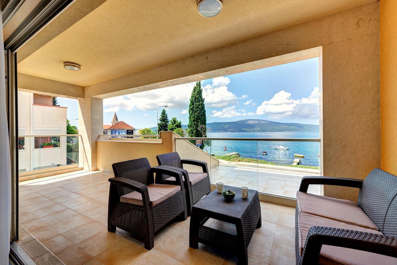 Apartments Villa Adriatic Тиват Экстерьер фото