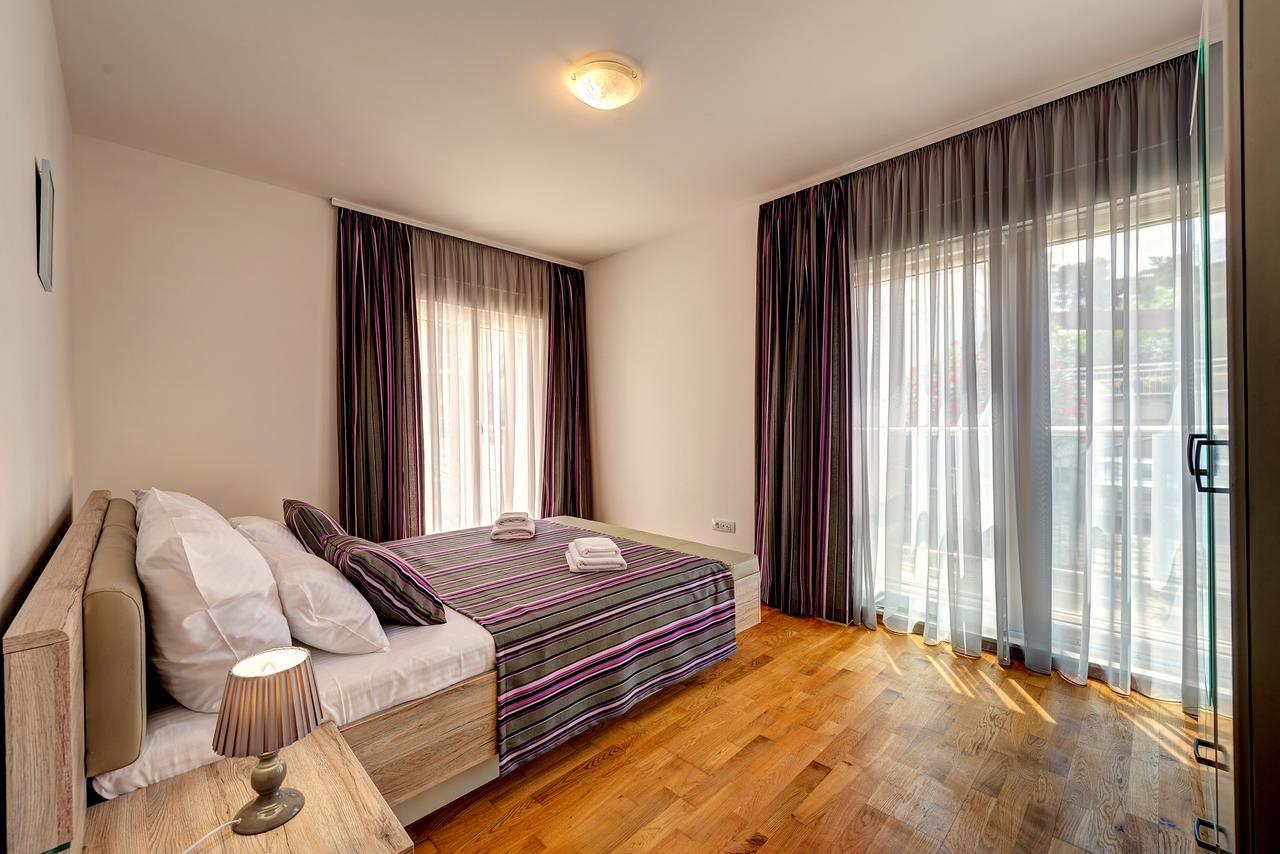 Apartments Villa Adriatic Тиват Экстерьер фото