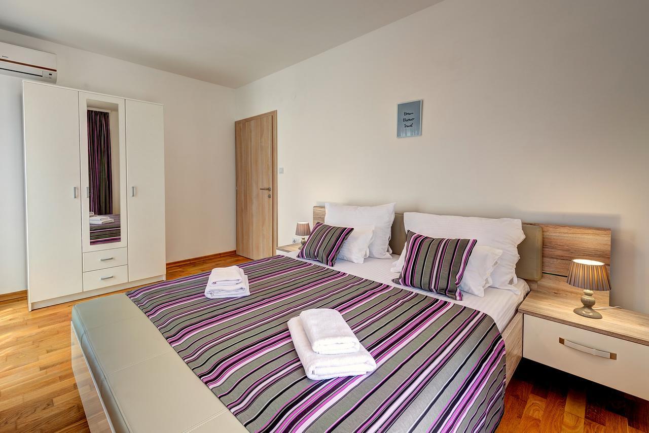Apartments Villa Adriatic Тиват Экстерьер фото