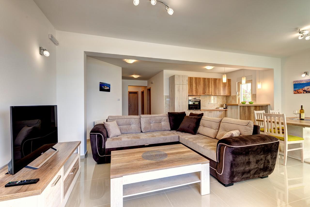 Apartments Villa Adriatic Тиват Экстерьер фото
