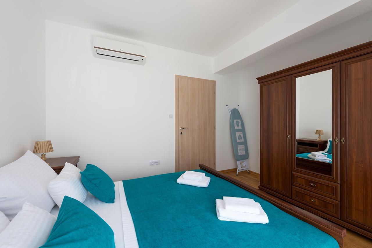 Apartments Villa Adriatic Тиват Экстерьер фото