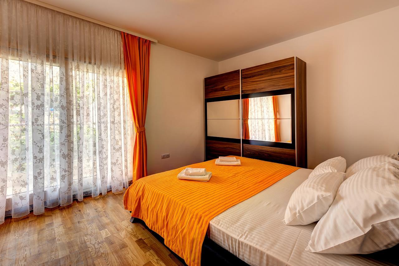 Apartments Villa Adriatic Тиват Экстерьер фото