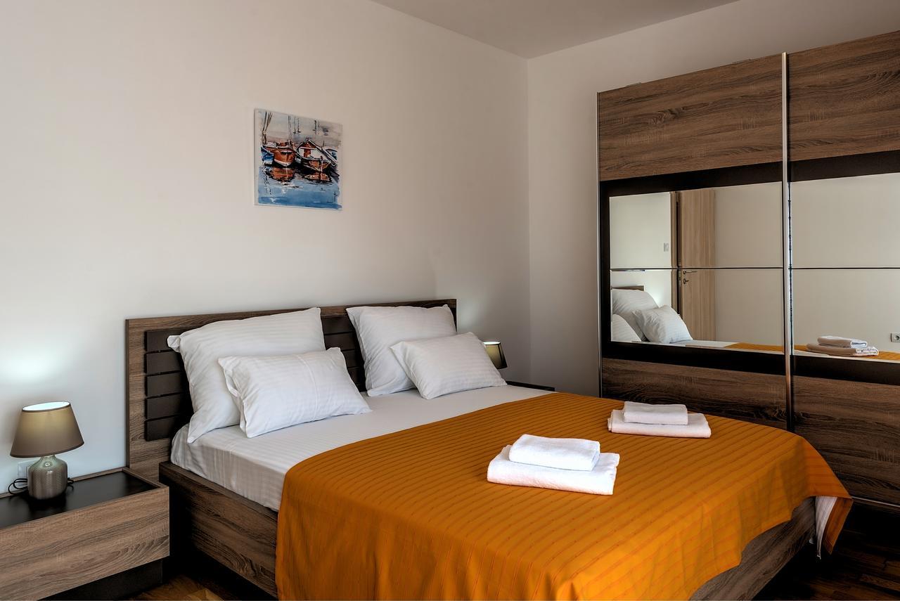 Apartments Villa Adriatic Тиват Экстерьер фото
