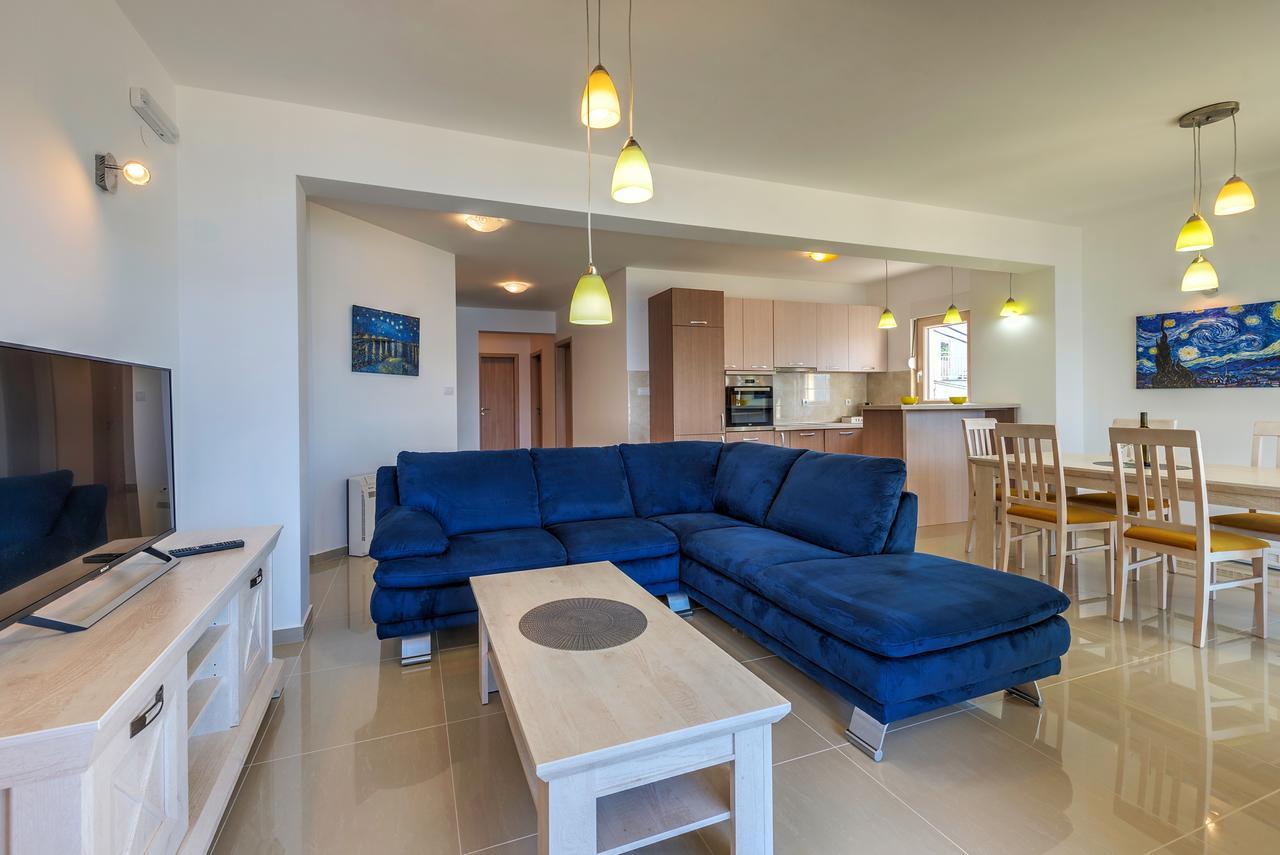 Apartments Villa Adriatic Тиват Экстерьер фото