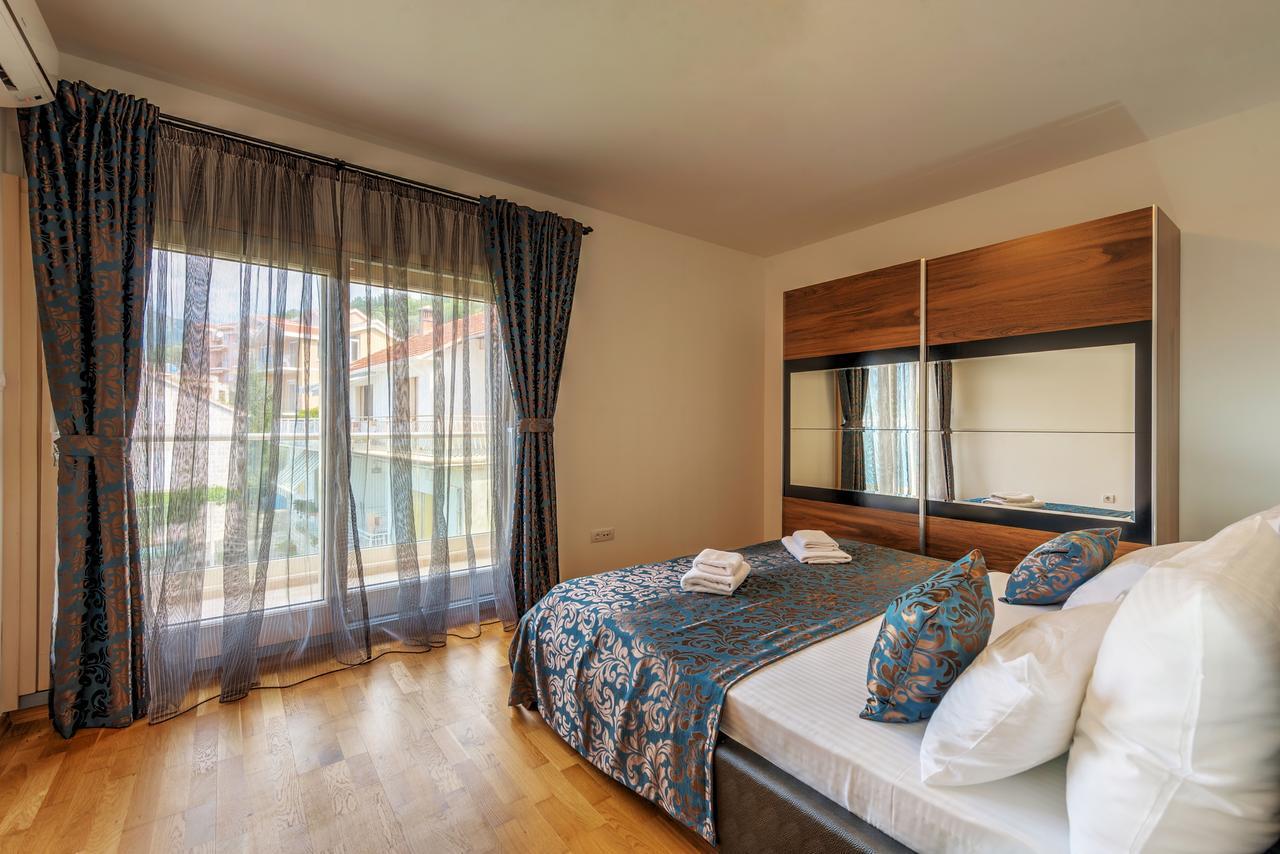 Apartments Villa Adriatic Тиват Экстерьер фото