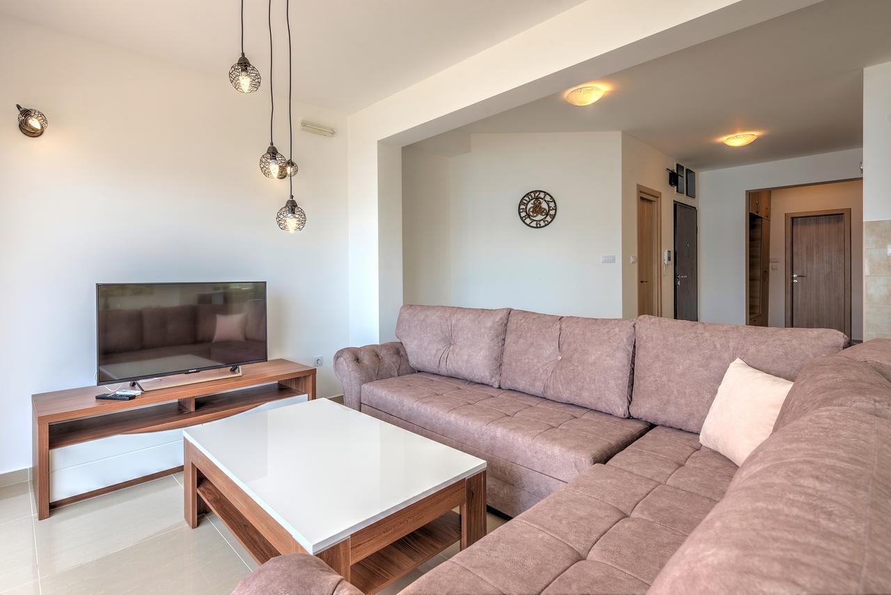 Apartments Villa Adriatic Тиват Экстерьер фото